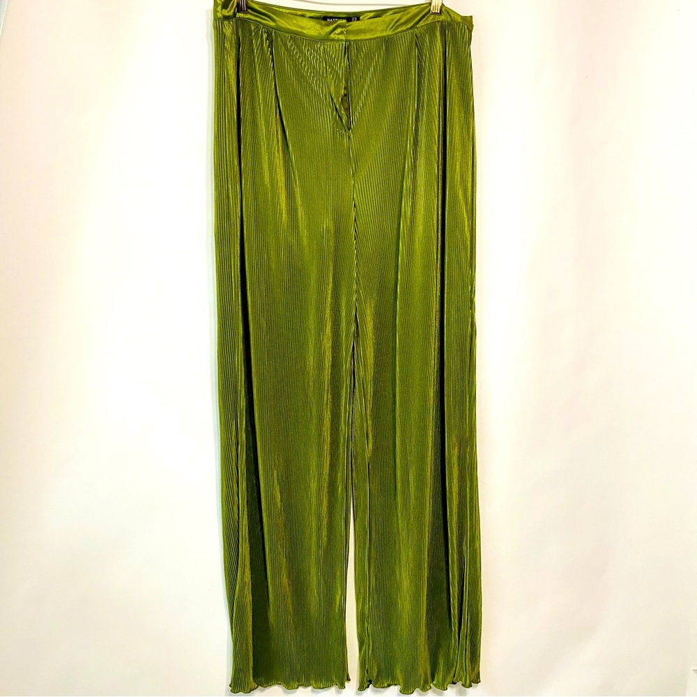 Olive Green Wide-Leg Pleated Pants